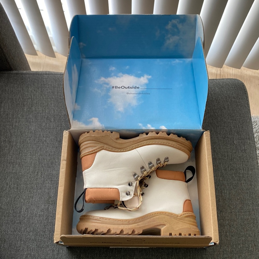 NWT Alice + Whittles (Thesus Outdoors) The Legacy Weekend Boot (Cuero) - Size 37